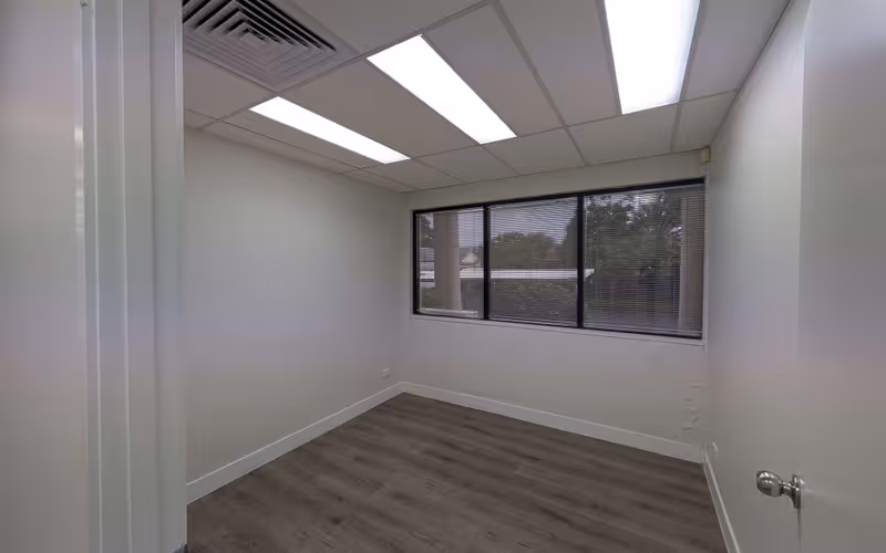 109 Upton Street, Bundall, 20 DESKS 109 Upton Street, Bundall image 1