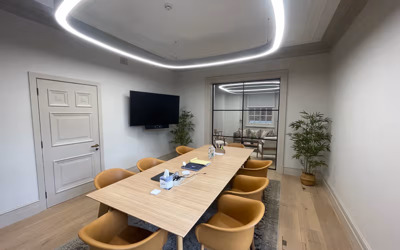 25 Berkeley Square, London, 12 DESKS 25 Berkeley Square, London image 1