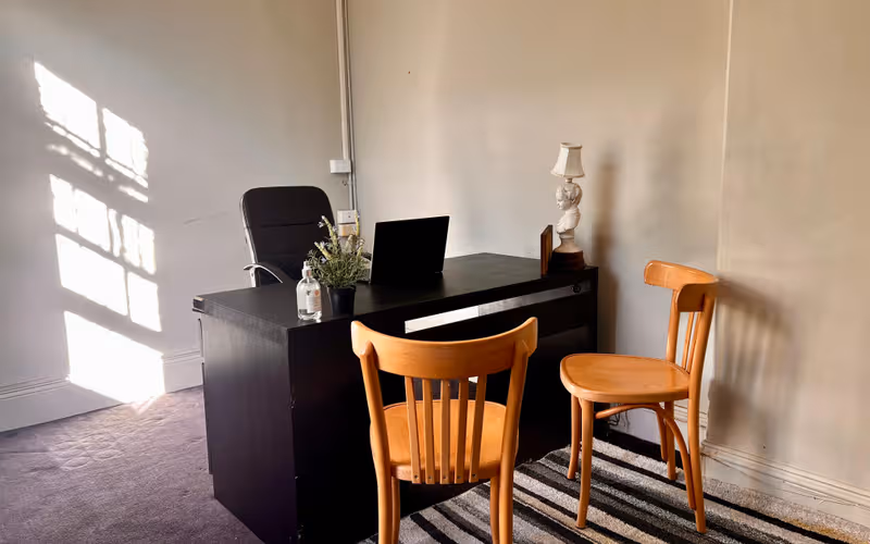 140 Commonwealth Street, Surry Hills, 2 DESKS 140 Commonwealth Street, Surry Hills image 1