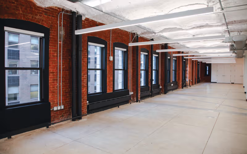 545 5th Avenue, New York City, 29 DESKS 545 5th Avenue, New York City image 1