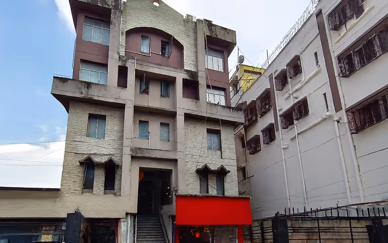 83 Sp Mukherjee Road Devi Market, Kolkata image 1