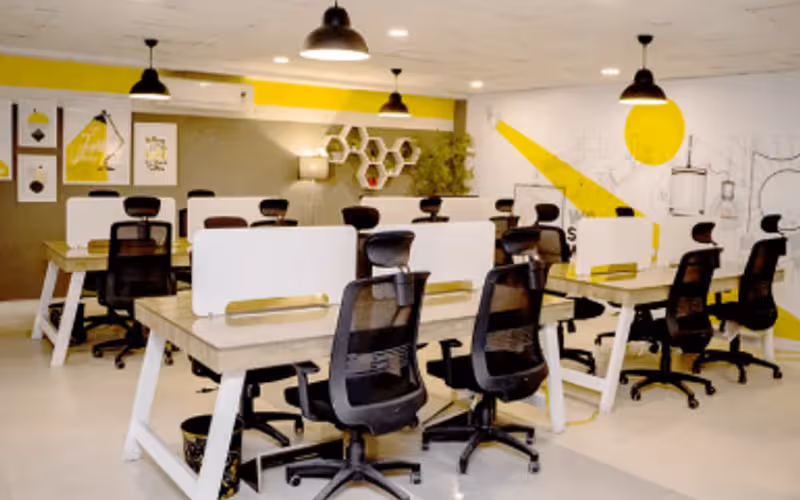 Pia Road Main Boulevard, Lahore, 5 DESKS Pia Road Main Boulevard, Lahore image 1