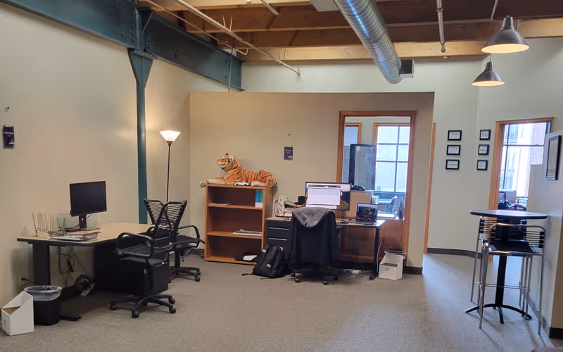 413 Wacouta Street, Saint Paul, 7 DESKS 413 Wacouta Street, Saint Paul image 1
