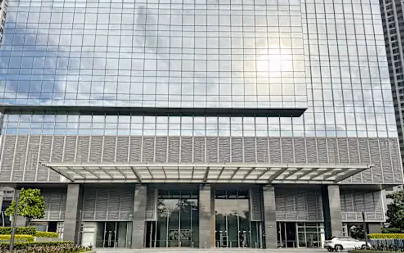 One Vertis Plaza, Quezon City image 1