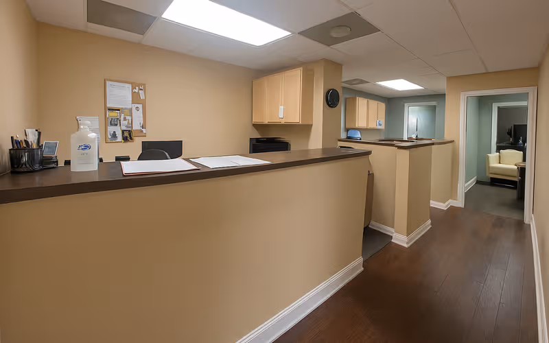2170 Ashley Phosphate Road, North Charleston, 2 DESKS 2170 Ashley Phosphate Road, North Charleston image 1