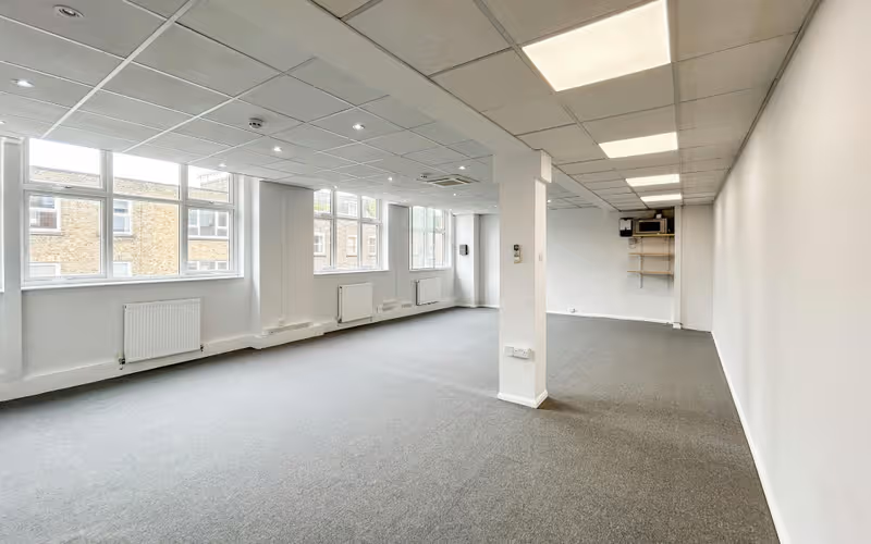 105-111 Euston Street, Greater London, 16 DESKS 105-111 Euston Street, Greater London image 1