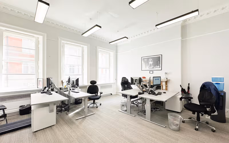 9 Bentinck Street, Greater London image 1
