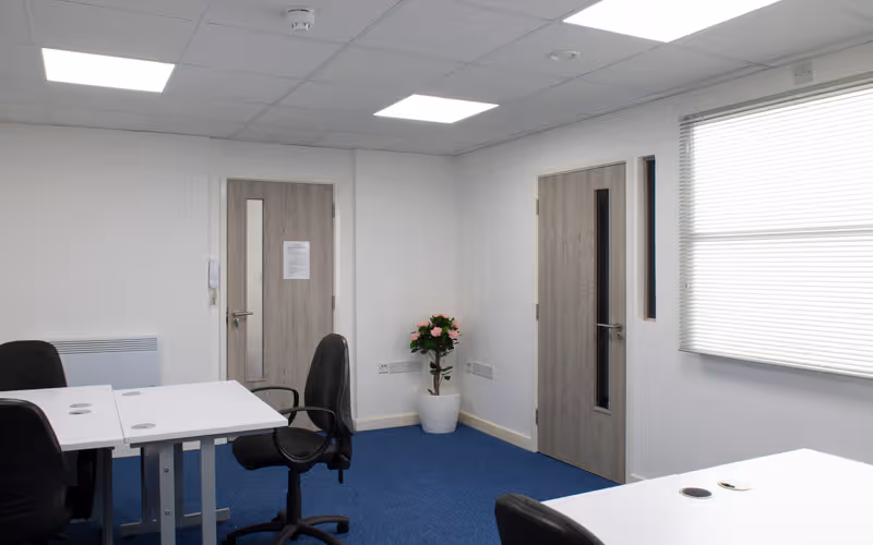 Fulham Palace Road, Greater London, 6 DESKS Fulham Palace Road, Greater London image 1