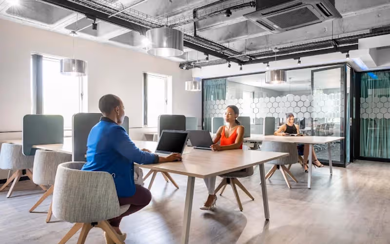 377 Rivonia Blvd Rivonia, Johannesburg, 5 DESKS 377 Rivonia Blvd Rivonia, Johannesburg image 1