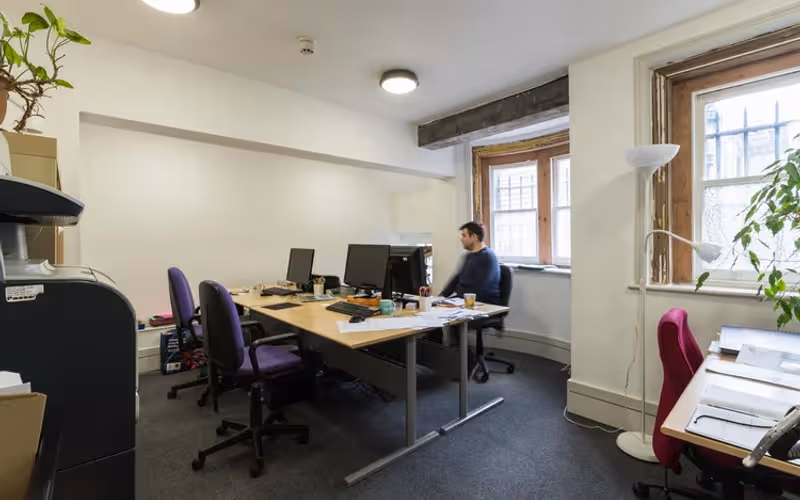 145 East St Bedminster, Bristol, 1 DESK 145 East St Bedminster, Bristol image 1