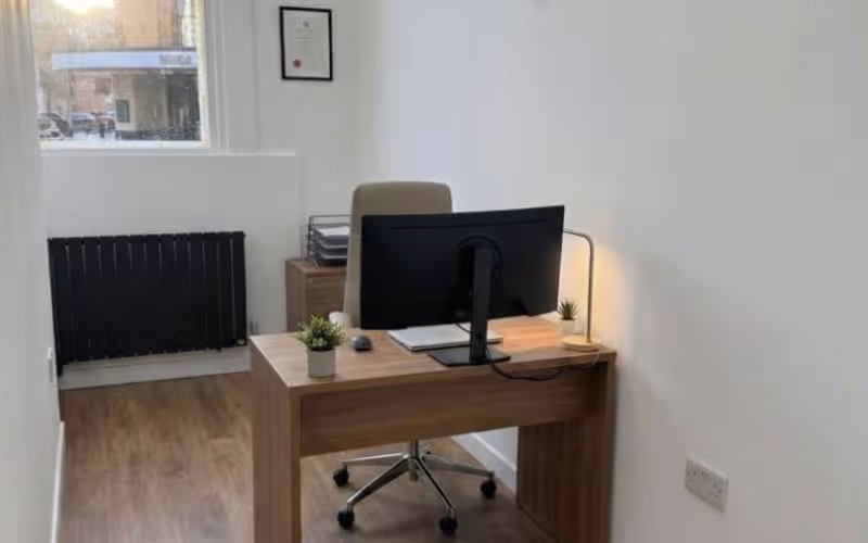 490 Holloway Road, London, 2 DESKS 490 Holloway Road, London image 1