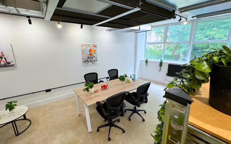 4-10 North Road, London, 5 DESKS 4-10 North Road, London image 1