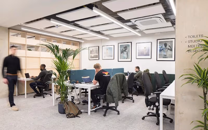 111 Seven Sisters Road Finsbury Park, London, 4 DESKS 111 Seven Sisters Road Finsbury Park, London image 1