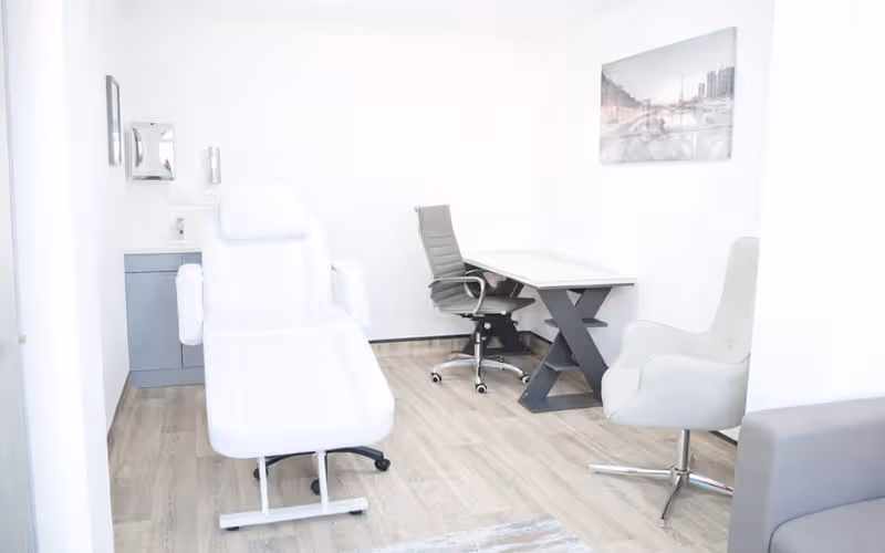 58 Billet Lane, Greater London, 3 DESKS 58 Billet Lane, Greater London image 1