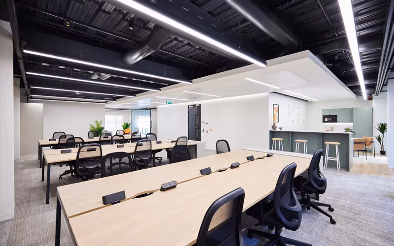 25-27 Oxford Street, Greater London, 18 DESKS 25-27 Oxford Street, Greater London image 1