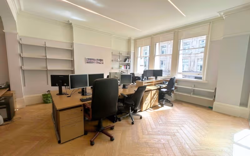 33 Eastcheap, London, 18 DESKS 33 Eastcheap, London image 1