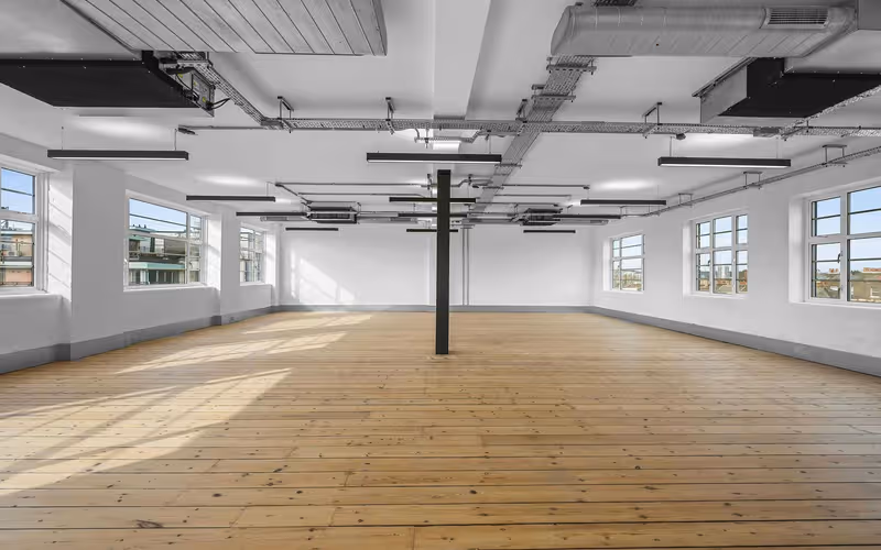 74-77 White Lion St, London, 26 DESKS 74-77 White Lion St, London image 1