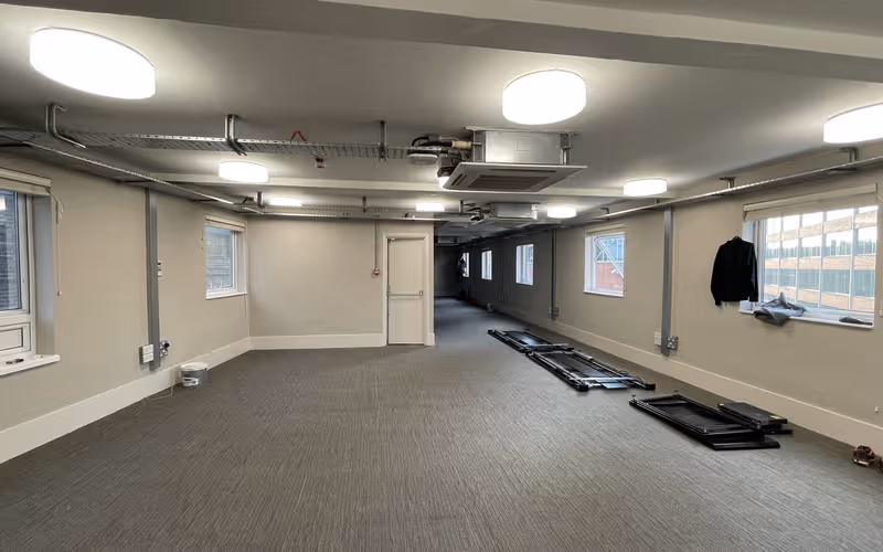 421 New Kings Road, London, 60 DESKS 421 New Kings Road, London image 1