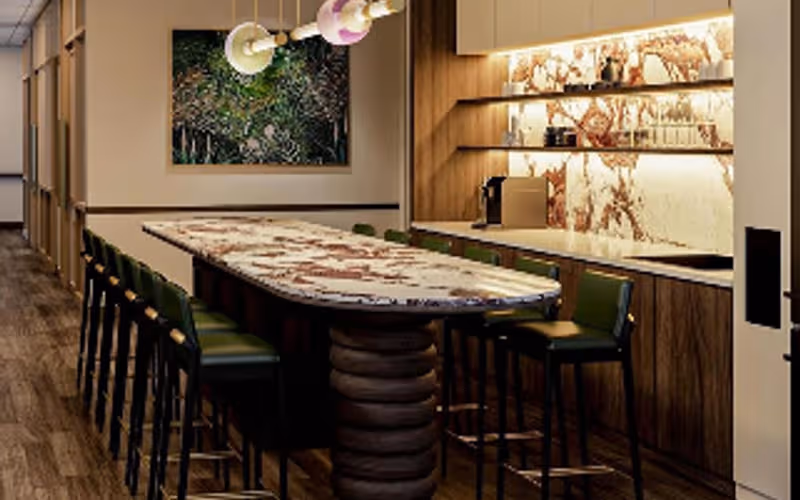 100 Beach Rd, Singapore image 1
