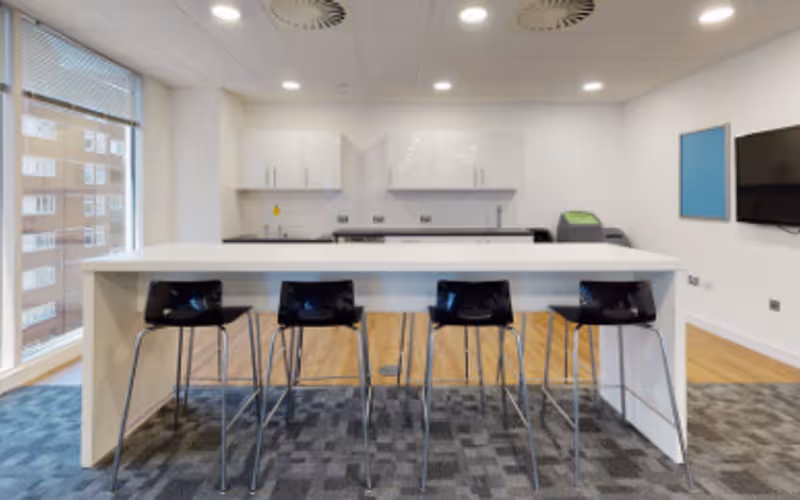 77 Mansell Street, London image 1