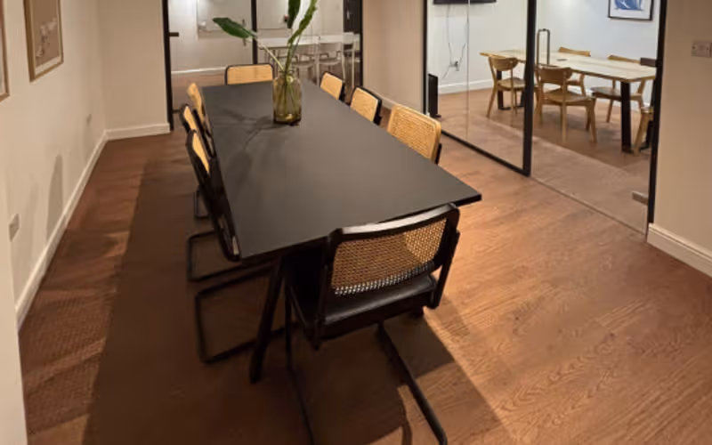 215 Vauxhall Bridge Rd Greater Pimlico, London image 1