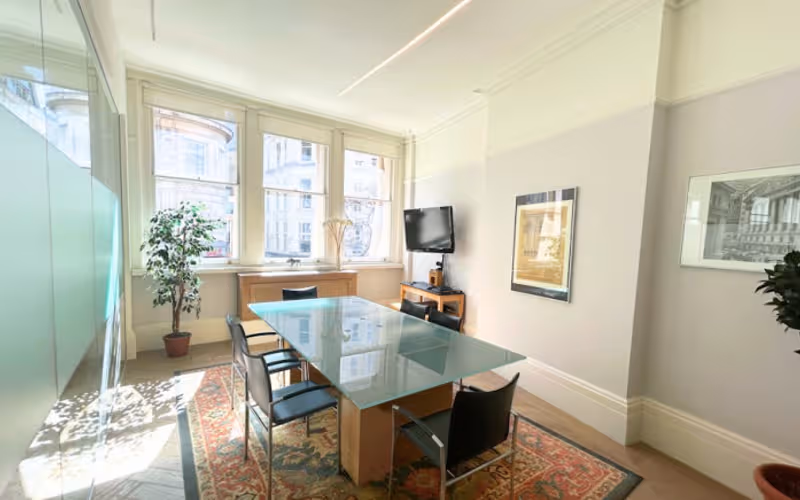 33 Eastcheap, London, 18 DESKS 33 Eastcheap, London image 1