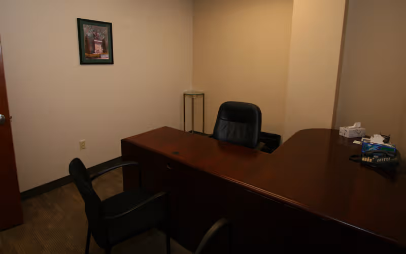 900 State St, Erie, 10 DESKS 900 State St, Erie image 1