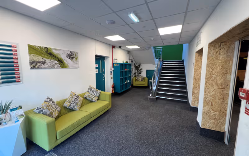 Cray Avene, Orpington, 8 DESKS Cray Avene, Orpington image 1