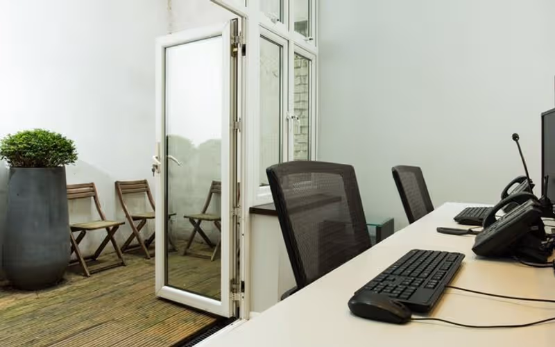 4 Hill Street Mayfair, London, 4 DESKS 4 Hill Street Mayfair, London image 1