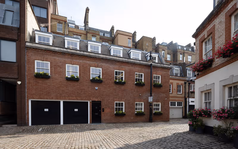 22 Grosvenor Gardens Mews, London image 1