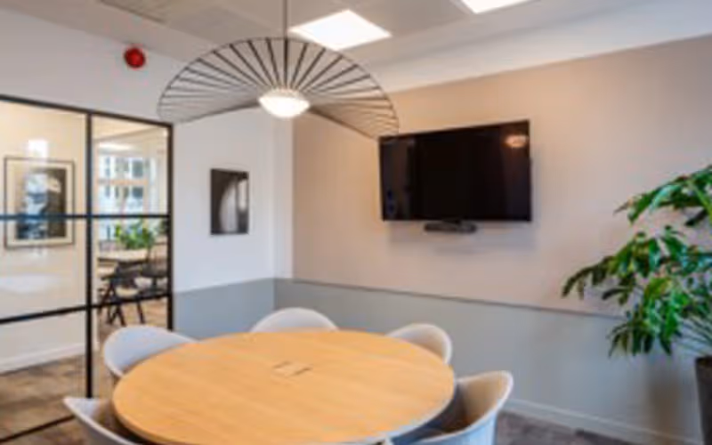 175 Piccadilly St James, London, 12 DESKS 175 Piccadilly St James, London image 1