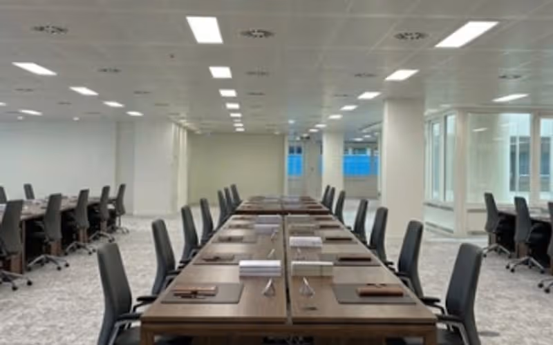 133 Houndsditch, London, 180 DESKS 133 Houndsditch, London image 1