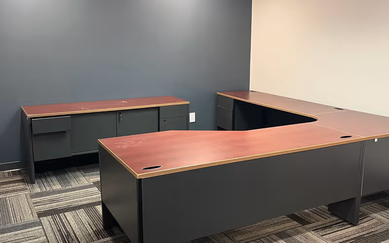 204 North Main Street, Republic, 6 DESKS 204 North Main Street, Republic image 1