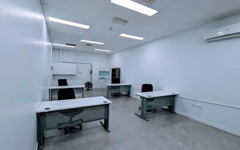 373 Chatswood Road, Shailer Park, 4 DESKS 373 Chatswood Road, Shailer Park image 1