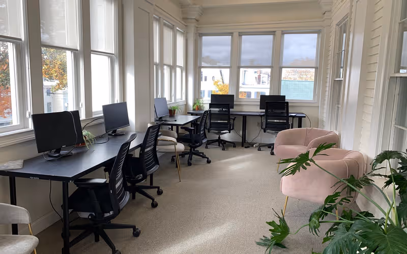 3 3 Franklin Square, Saratoga Springs, 20 DESKS 3 3 Franklin Square, Saratoga Springs image 1