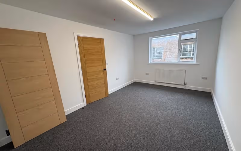 23 Barratt Lane, Beeston, 3 DESKS 23 Barratt Lane, Beeston image 1