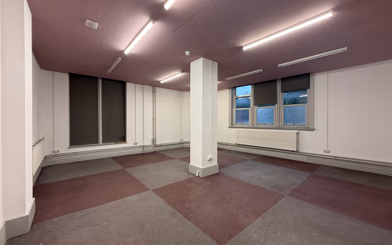 639 High Road, London image 1
