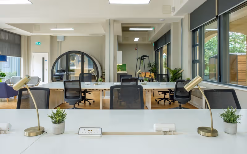 282 Witan Gate West, Milton Keynes, 35 DESKS 282 Witan Gate West, Milton Keynes image 1