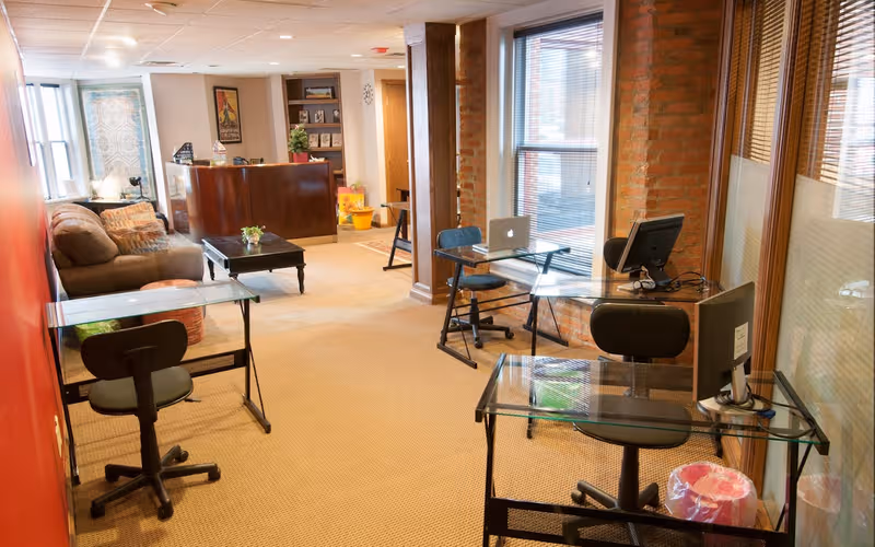 341 S 3rd St, Columbus, 5 DESKS 341 S 3rd St, Columbus image 1