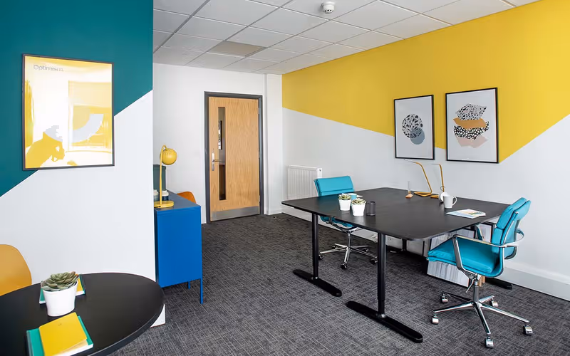 4300 Parkway, Hampshire, 19 DESKS 4300 Parkway, Hampshire image 1