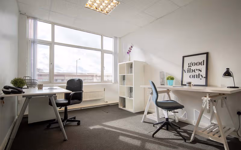 Cheney Manor Rd, Wiltshire, 27 DESKS Cheney Manor Rd, Wiltshire image 1