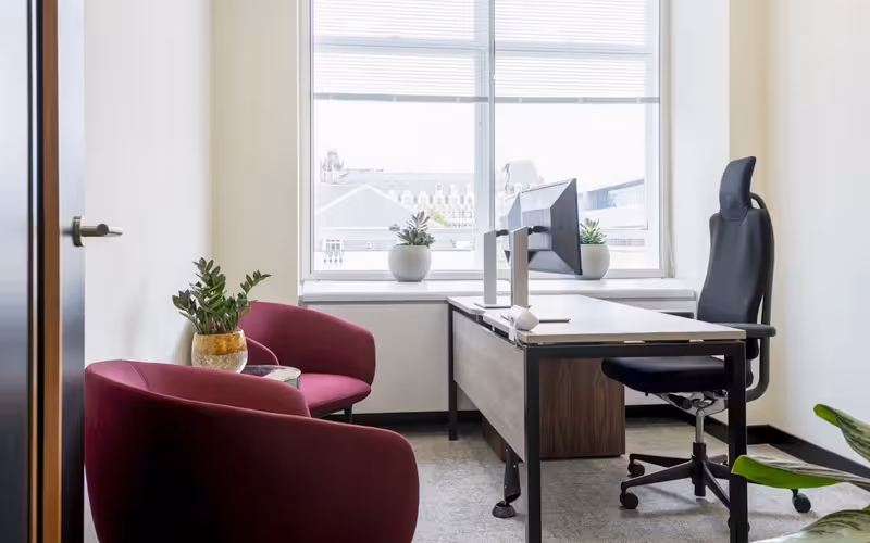 33 Cavendish Square, Marleybone, 200 DESKS 33 Cavendish Square, Marleybone image 1
