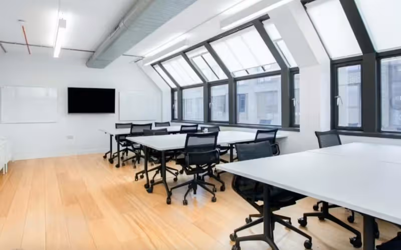 100 Clifton St, London, 50 DESKS 100 Clifton St, London image 1