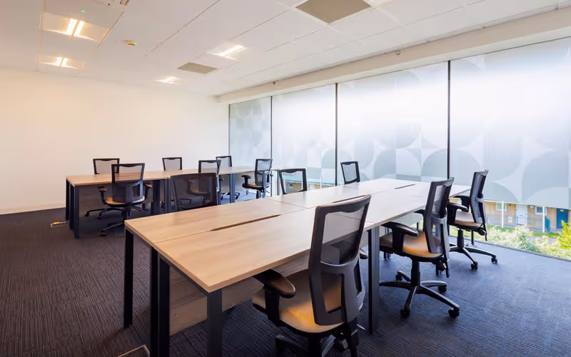 19 Threefield Lane, Southampton, 74 DESKS 19 Threefield Lane, Southampton image 1
