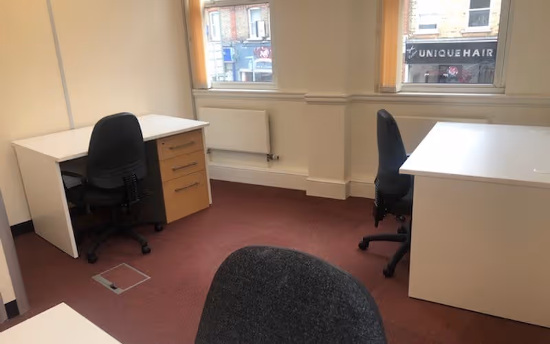 1-3 East Street, Epsom, 7 DESKS 1-3 East Street, Epsom image 1