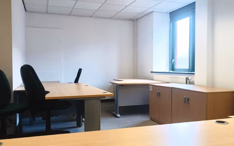 Avenue De Clichy, Merthyr Tydfil, 138 DESKS Avenue De Clichy, Merthyr Tydfil image 1