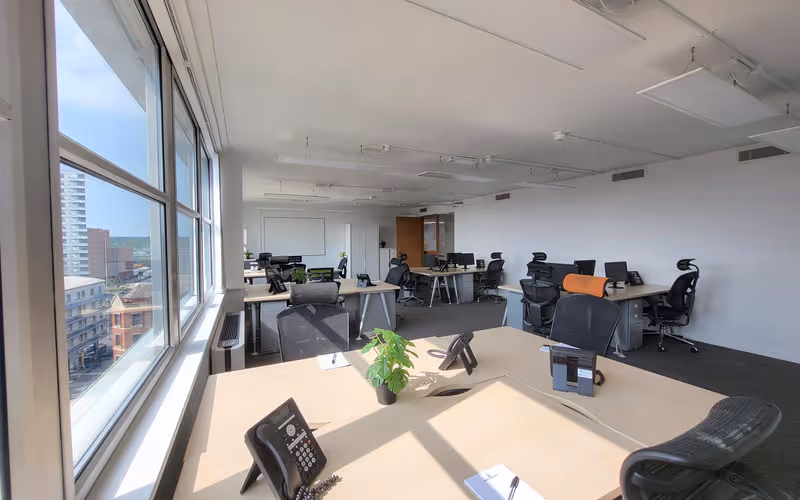2 Queens Walk, Berkshire, 192 DESKS 2 Queens Walk, Berkshire image 1