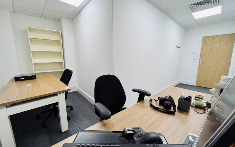 141-143 King Street, Hammersmith, 15 DESKS 141-143 King Street, Hammersmith image 1