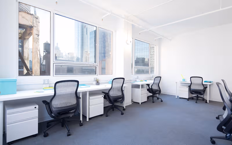 33 West 60th Street, New York, 5 DESKS 33 West 60th Street, New York image 1