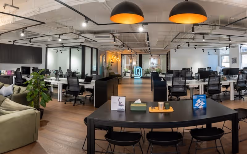 410 Des Voeux Road West, Sai Ying Pun, 2 DESKS 410 Des Voeux Road West, Sai Ying Pun image 1